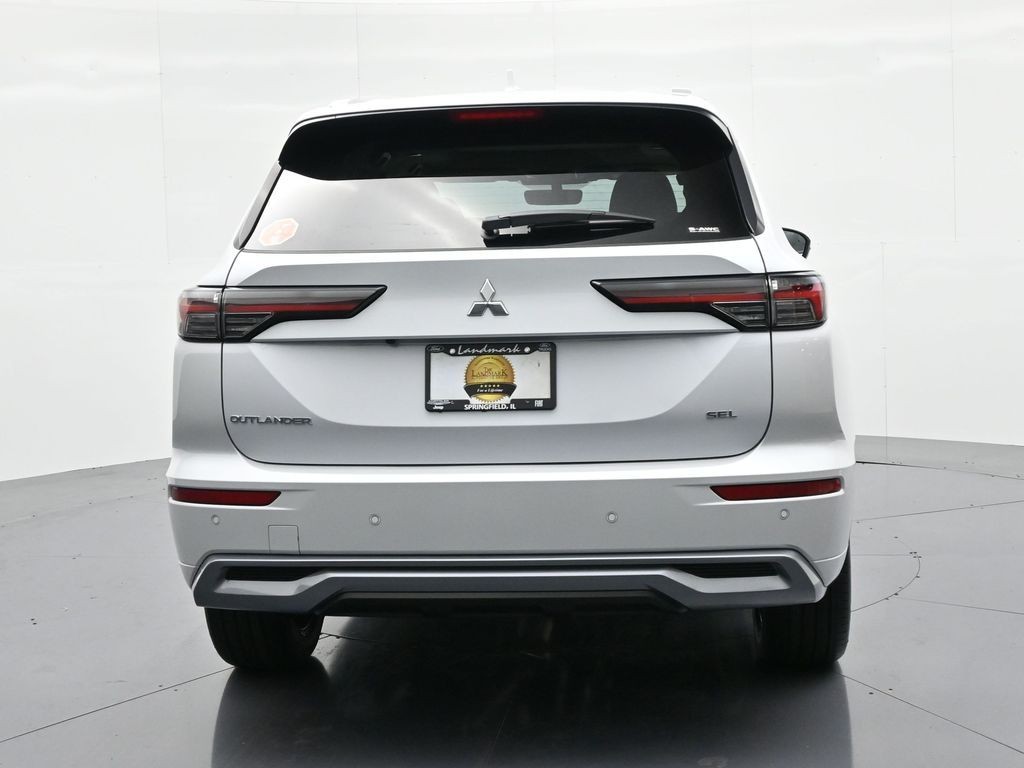 Mitsubishi Outlander Vehicle Full-screen Gallery Image 7