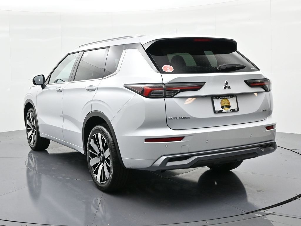 Mitsubishi Outlander Vehicle Full-screen Gallery Image 8