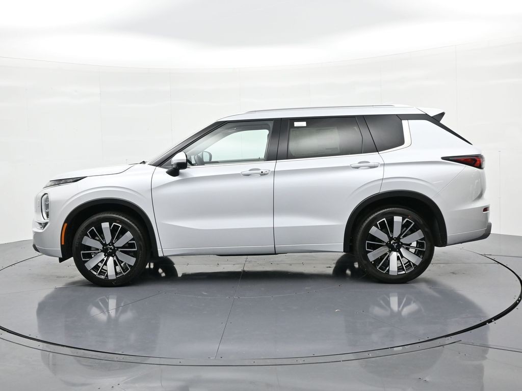 Mitsubishi Outlander Vehicle Full-screen Gallery Image 9