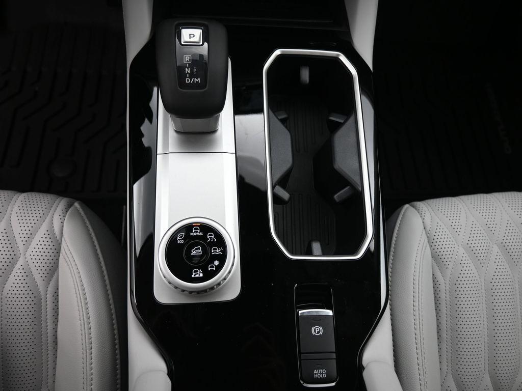 Mitsubishi Outlander Vehicle Full-screen Gallery Image 15