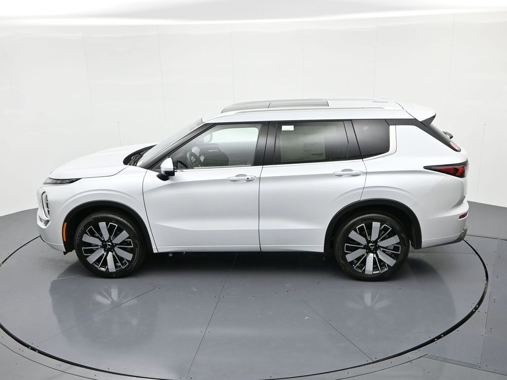 Mitsubishi Outlander Vehicle Full-screen Gallery Image 21