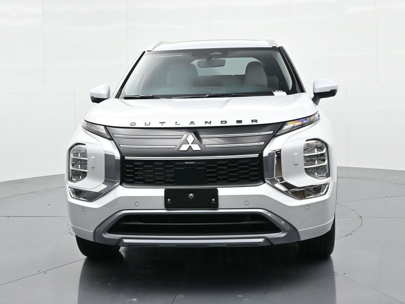 Mitsubishi Outlander Vehicle Full-screen Gallery Image 3