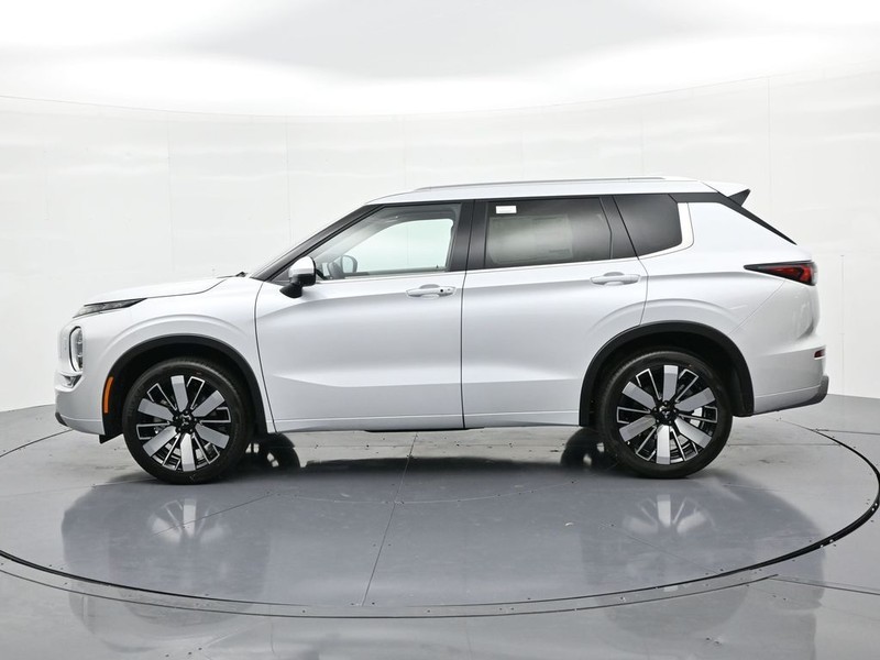 Mitsubishi Outlander Vehicle Full-screen Gallery Image 9