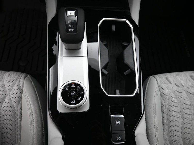 Mitsubishi Outlander Vehicle Full-screen Gallery Image 15