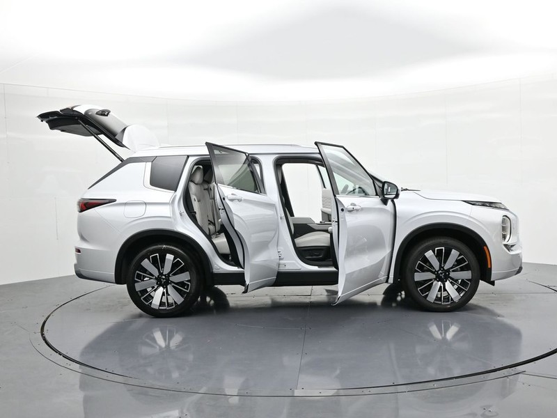 Mitsubishi Outlander Vehicle Full-screen Gallery Image 26