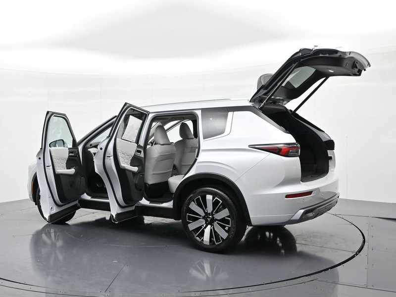 Mitsubishi Outlander Vehicle Full-screen Gallery Image 27