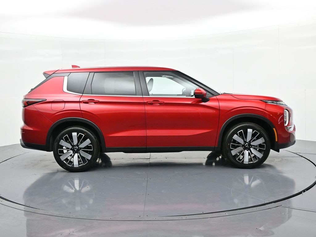 Mitsubishi Outlander Vehicle Full-screen Gallery Image 5