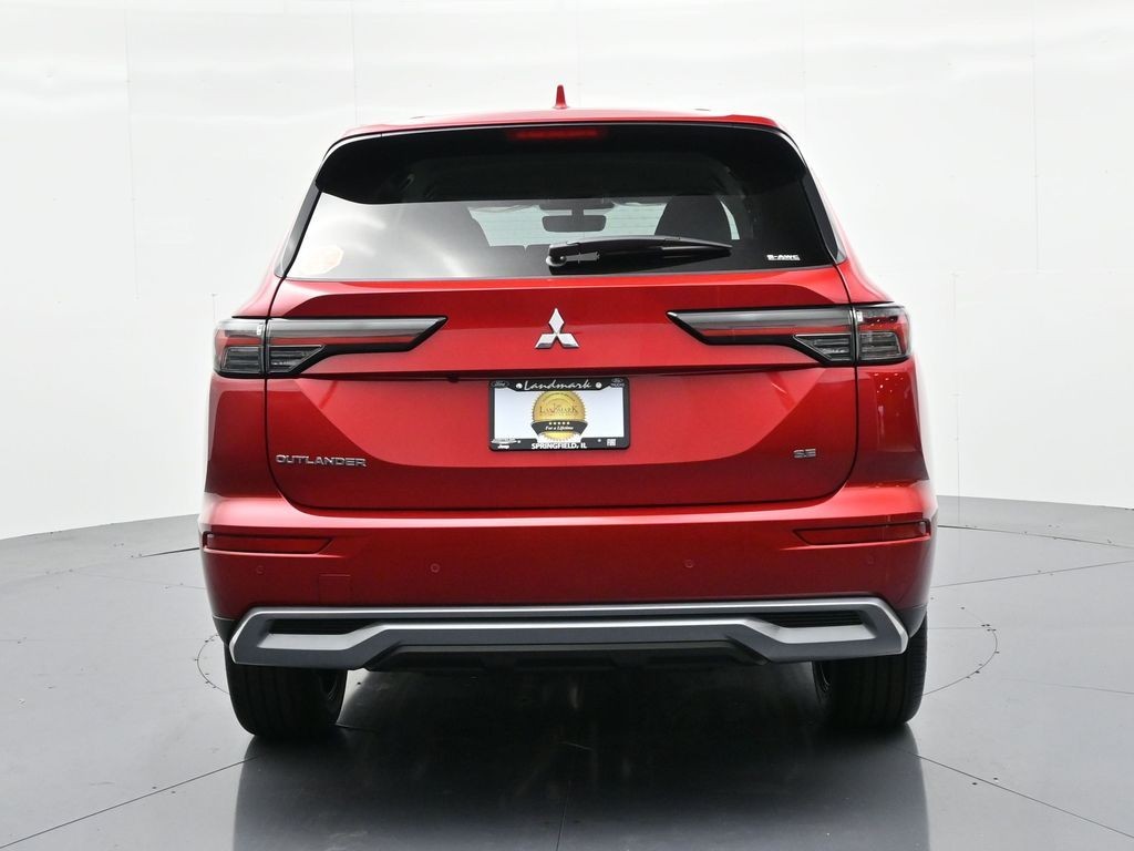 Mitsubishi Outlander Vehicle Full-screen Gallery Image 7