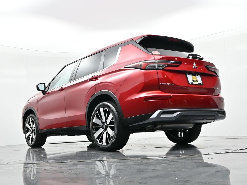 Mitsubishi Outlander Vehicle Full-screen Gallery Image 21