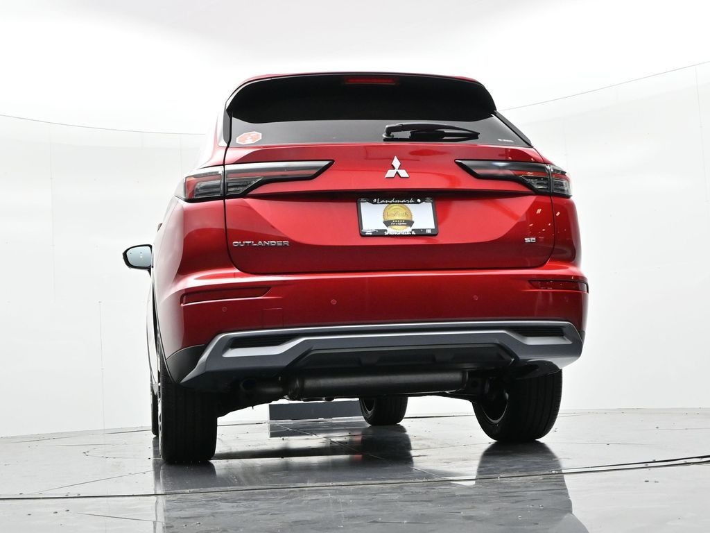 Mitsubishi Outlander Vehicle Full-screen Gallery Image 22