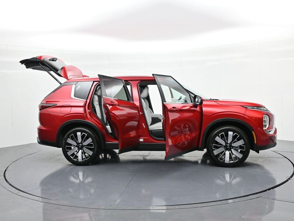 Mitsubishi Outlander Vehicle Full-screen Gallery Image 25