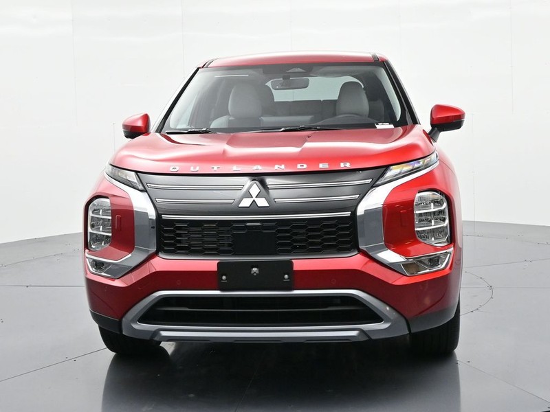 Mitsubishi Outlander Vehicle Full-screen Gallery Image 3