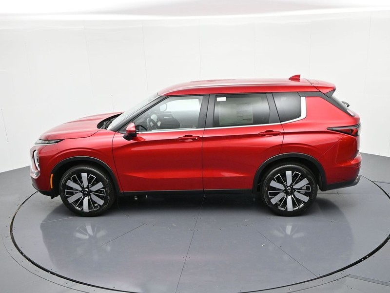 Mitsubishi Outlander Vehicle Full-screen Gallery Image 20