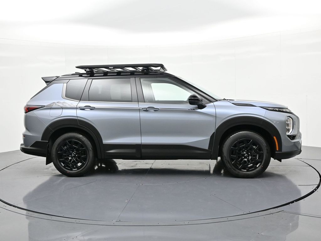 Mitsubishi Outlander Vehicle Full-screen Gallery Image 5