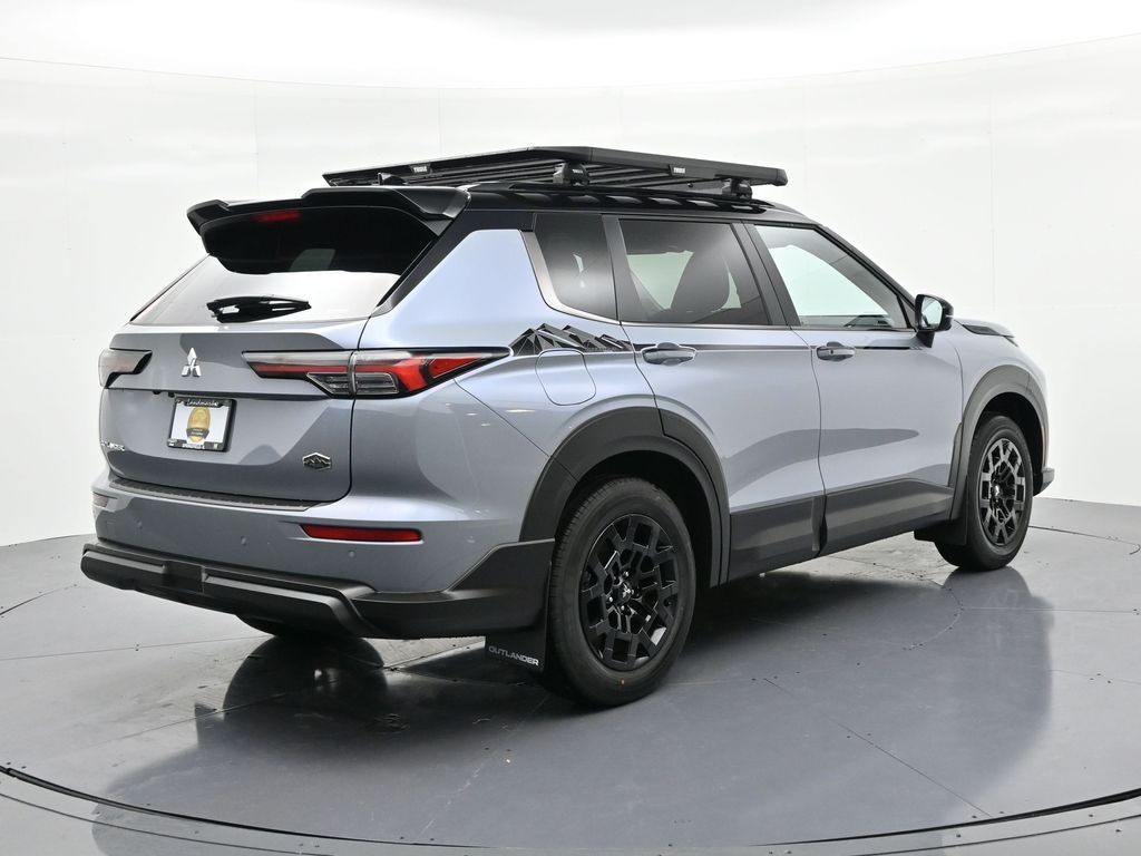 Mitsubishi Outlander Vehicle Full-screen Gallery Image 6