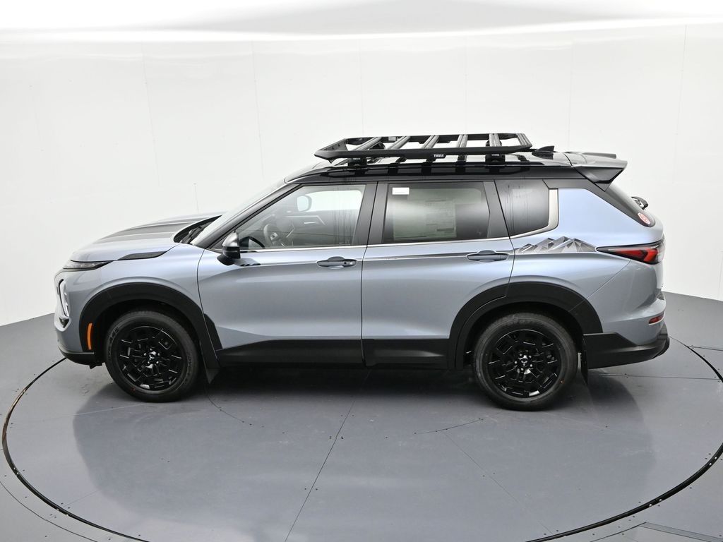 Mitsubishi Outlander Vehicle Full-screen Gallery Image 13