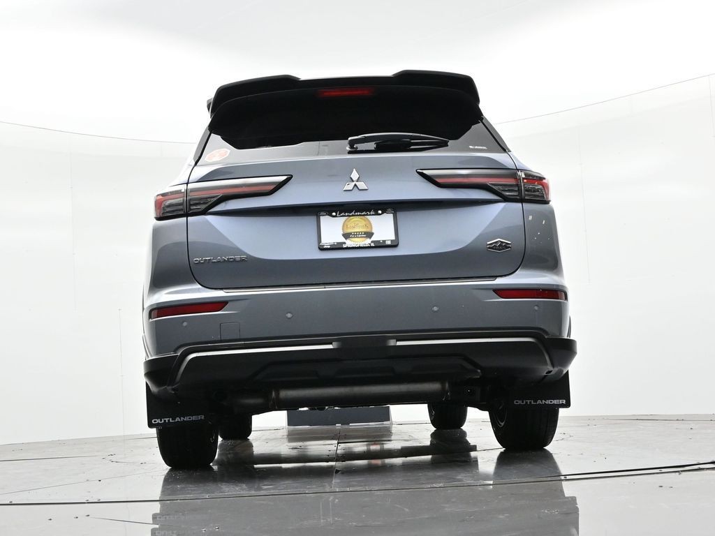 Mitsubishi Outlander Vehicle Full-screen Gallery Image 15