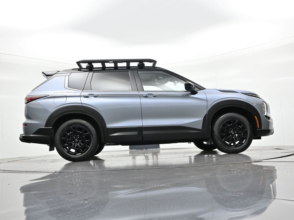 Mitsubishi Outlander Vehicle Full-screen Gallery Image 17