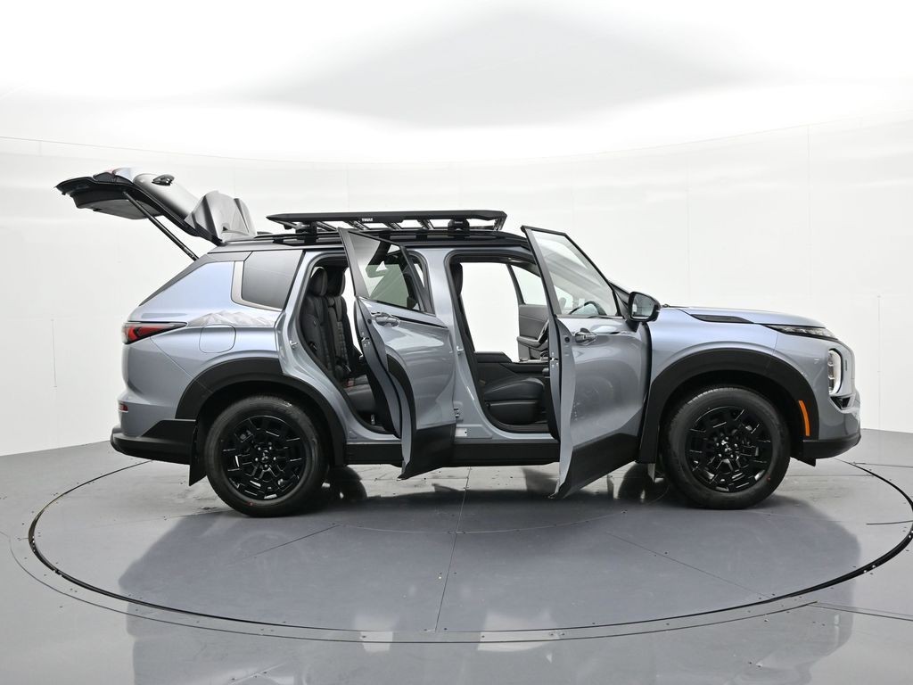 Mitsubishi Outlander Vehicle Full-screen Gallery Image 18