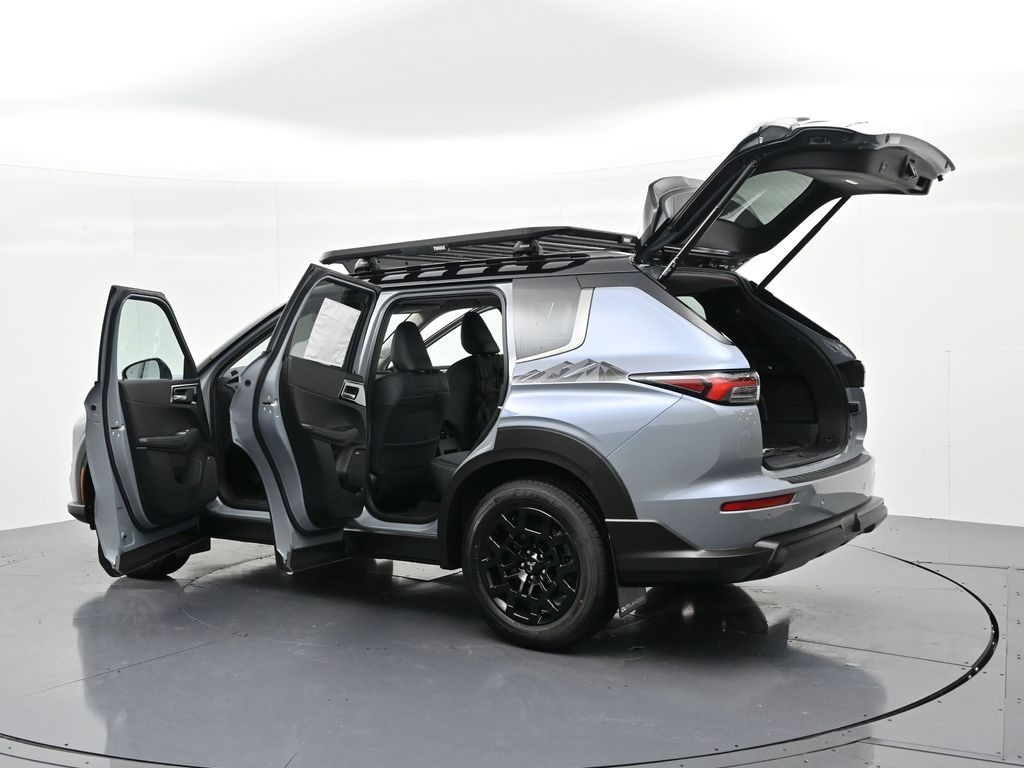 Mitsubishi Outlander Vehicle Full-screen Gallery Image 19