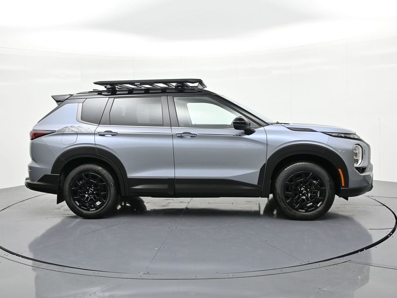 Mitsubishi Outlander Vehicle Full-screen Gallery Image 5