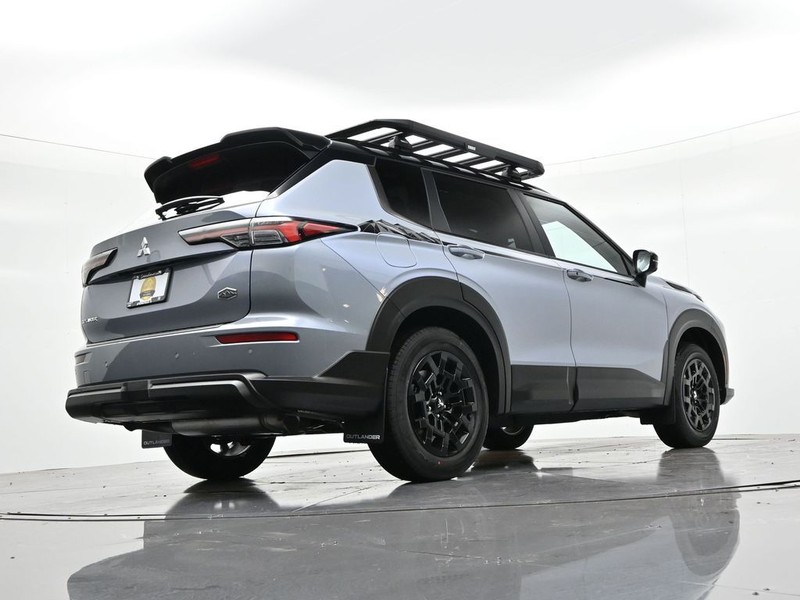 Mitsubishi Outlander Vehicle Full-screen Gallery Image 16