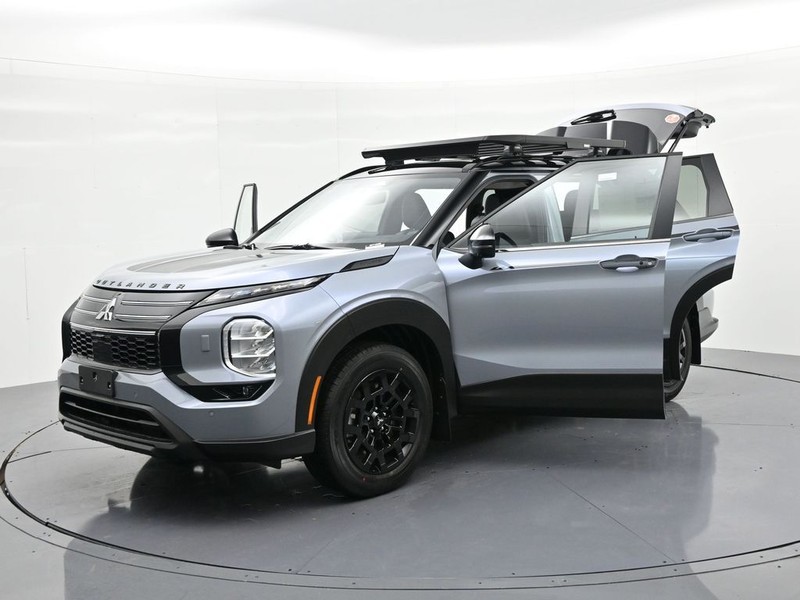 Mitsubishi Outlander Vehicle Full-screen Gallery Image 20