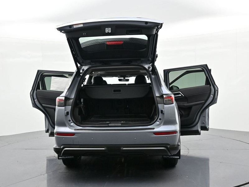 Mitsubishi Outlander Vehicle Full-screen Gallery Image 21