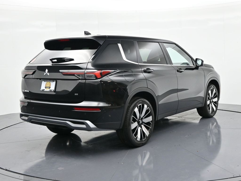 Mitsubishi Outlander Vehicle Full-screen Gallery Image 6