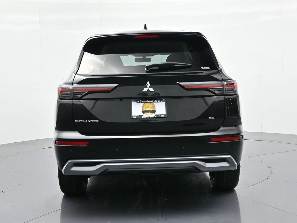 Mitsubishi Outlander Vehicle Full-screen Gallery Image 7