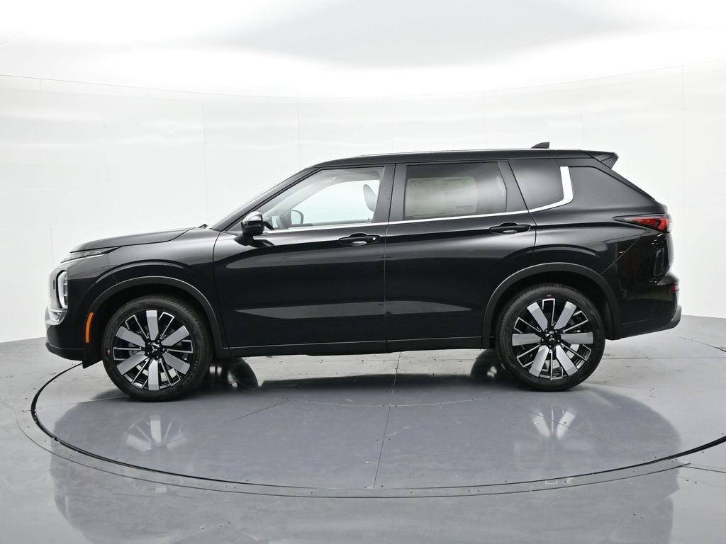 Mitsubishi Outlander Vehicle Full-screen Gallery Image 9