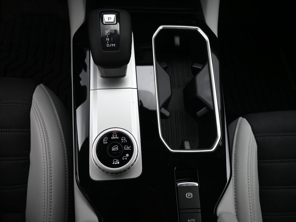 Mitsubishi Outlander Vehicle Full-screen Gallery Image 11