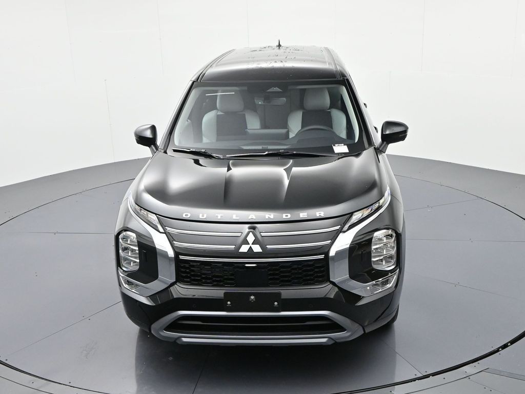 Mitsubishi Outlander Vehicle Full-screen Gallery Image 16