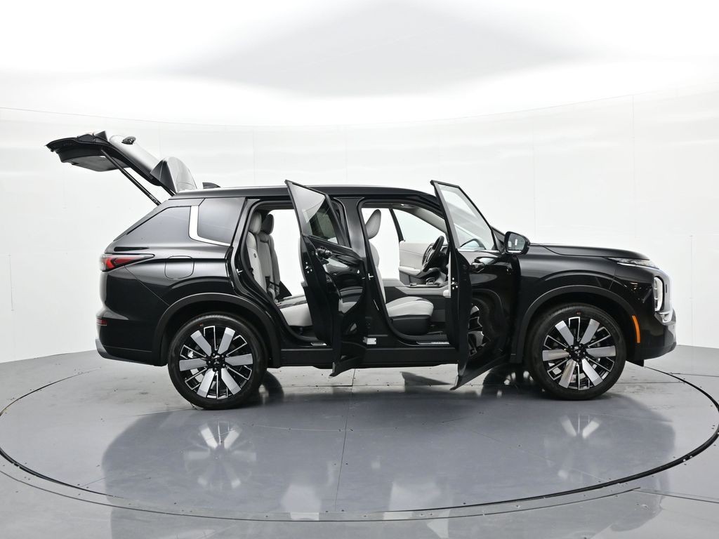 Mitsubishi Outlander Vehicle Full-screen Gallery Image 23