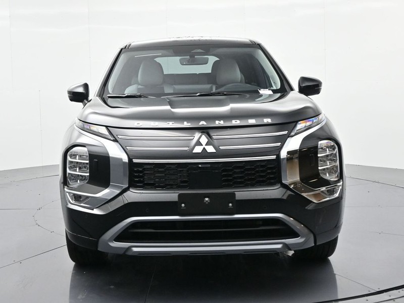 Mitsubishi Outlander Vehicle Full-screen Gallery Image 3