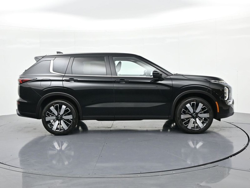 Mitsubishi Outlander Vehicle Full-screen Gallery Image 5