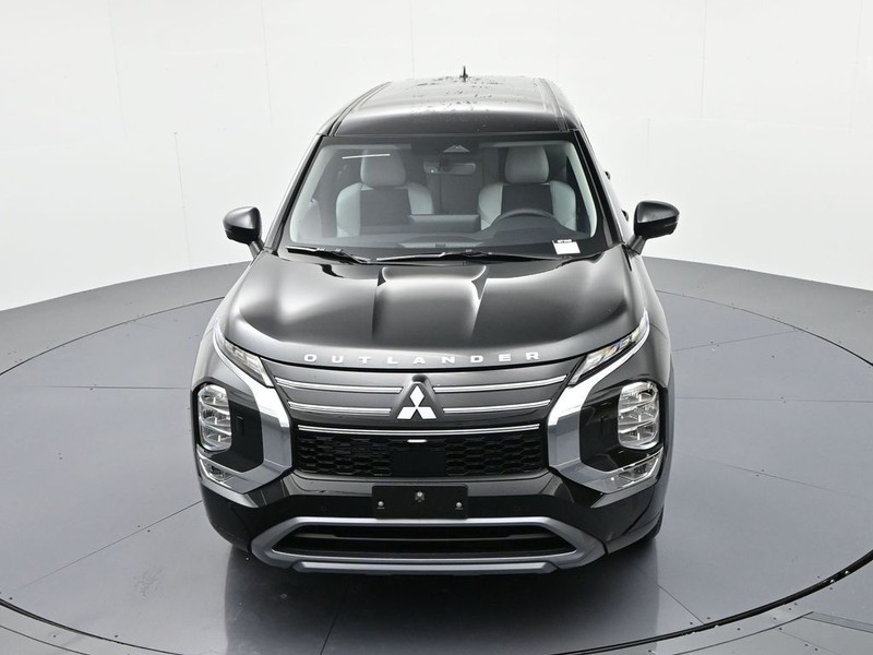 Mitsubishi Outlander Vehicle Full-screen Gallery Image 16