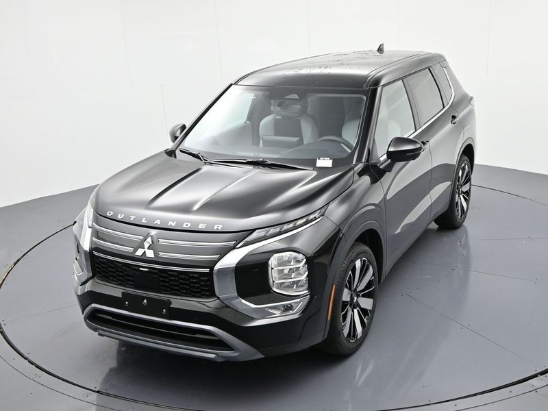 Mitsubishi Outlander Vehicle Full-screen Gallery Image 17