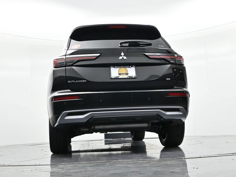 Mitsubishi Outlander Vehicle Full-screen Gallery Image 20