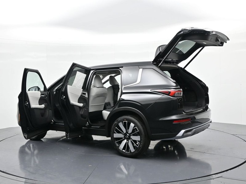 Mitsubishi Outlander Vehicle Full-screen Gallery Image 24