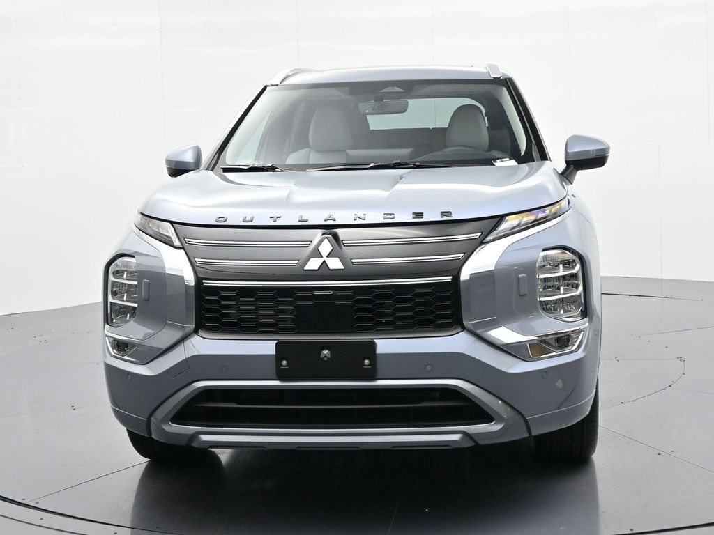 Mitsubishi Outlander Vehicle Full-screen Gallery Image 3