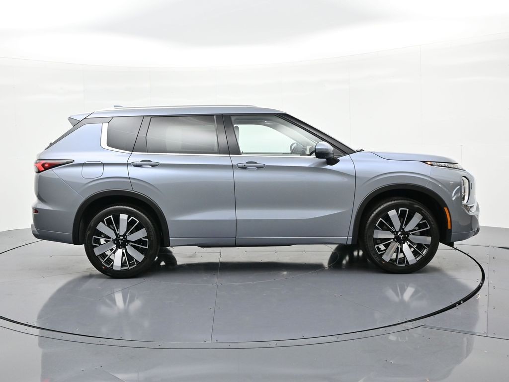 Mitsubishi Outlander Vehicle Full-screen Gallery Image 5