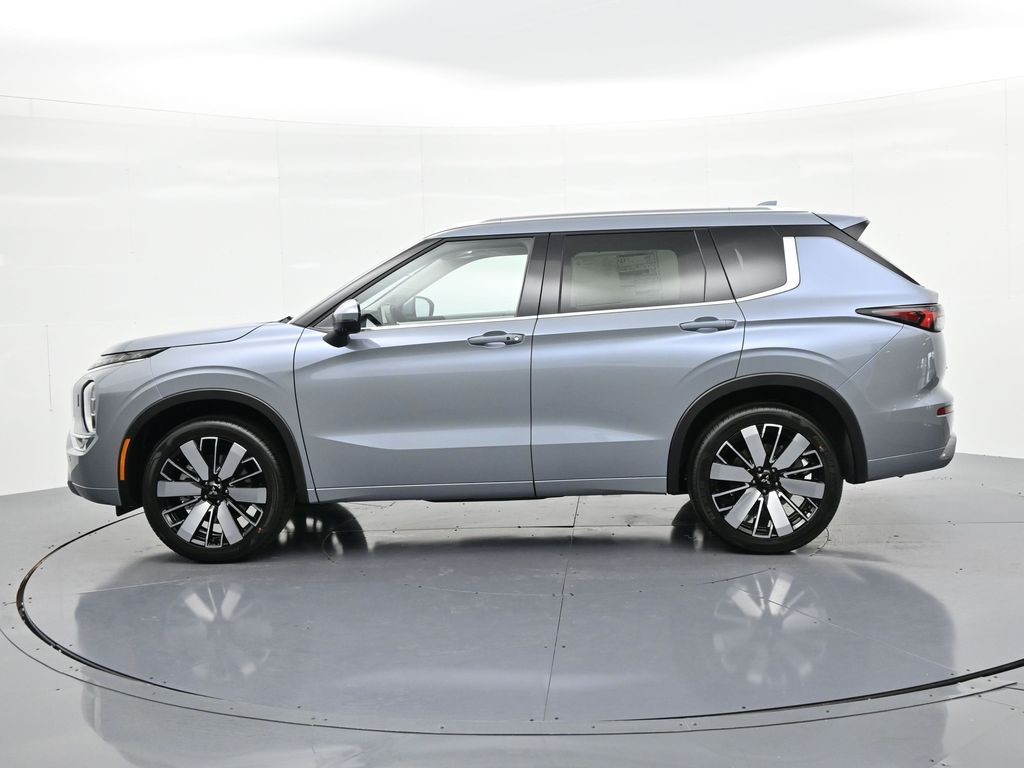 Mitsubishi Outlander Vehicle Full-screen Gallery Image 9