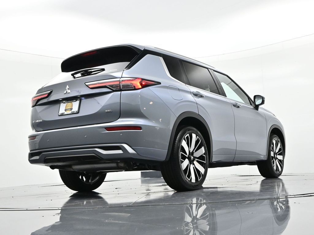 Mitsubishi Outlander Vehicle Full-screen Gallery Image 22