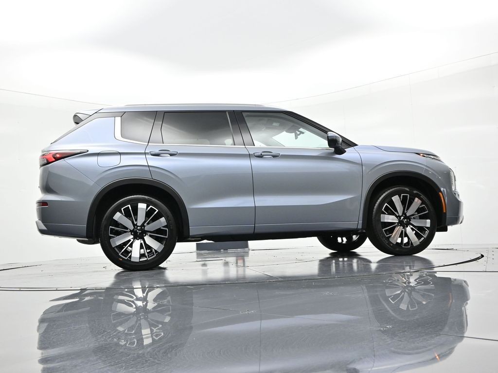 Mitsubishi Outlander Vehicle Full-screen Gallery Image 23