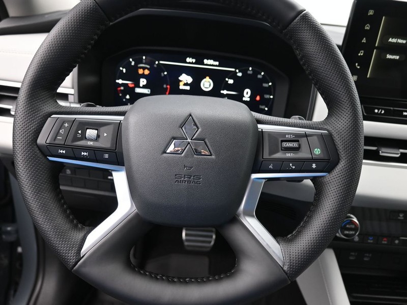 Mitsubishi Outlander Vehicle Full-screen Gallery Image 14