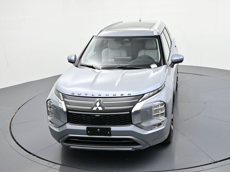 Mitsubishi Outlander Vehicle Full-screen Gallery Image 17