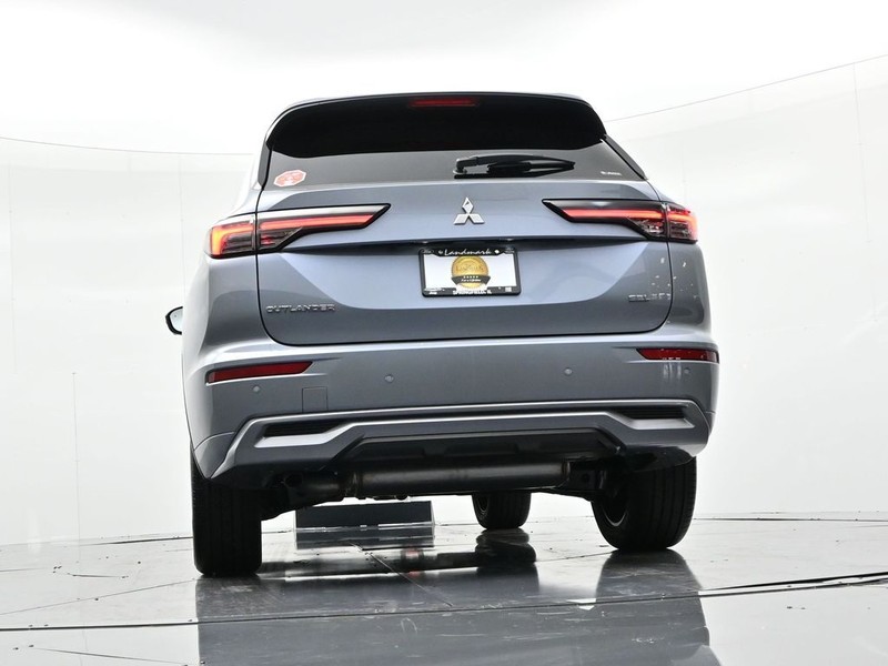 Mitsubishi Outlander Vehicle Full-screen Gallery Image 21