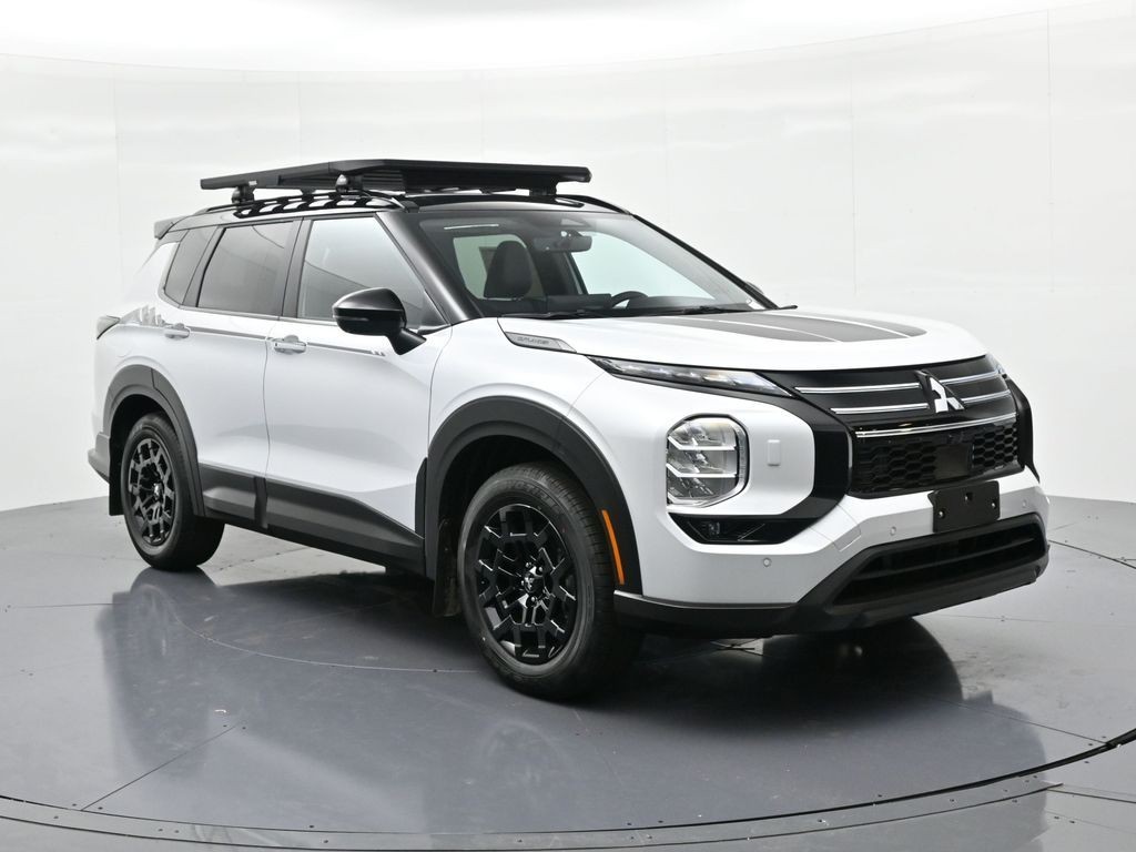 Mitsubishi Outlander Vehicle Full-screen Gallery Image 4