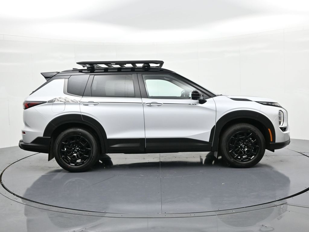 Mitsubishi Outlander Vehicle Full-screen Gallery Image 5